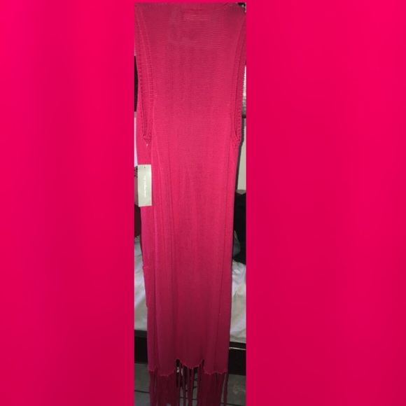 Long sleeveless type sweater. - Picture 2 of 2